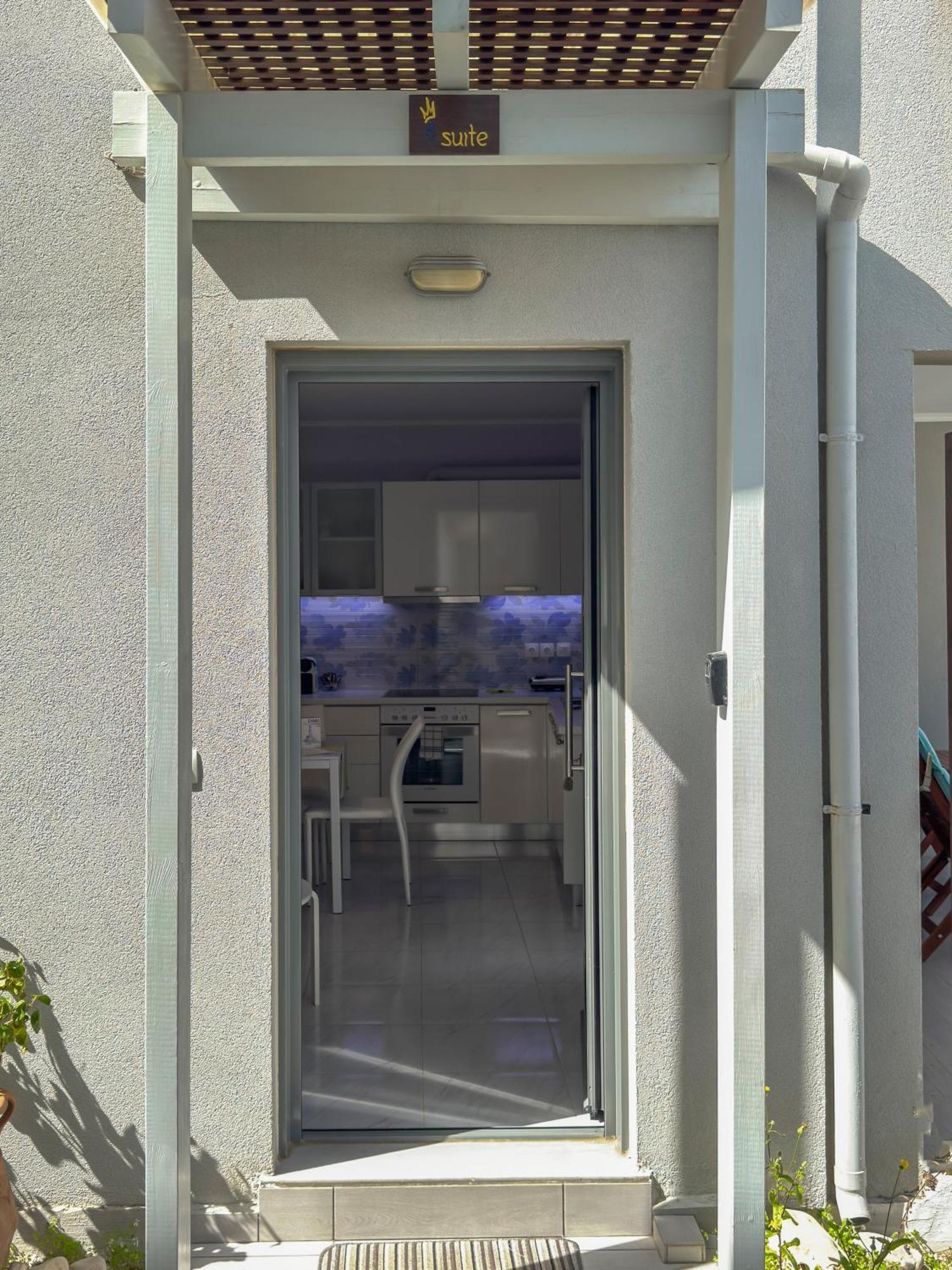 Alisahni Villa & Suite Като-Даратсо Экстерьер фото